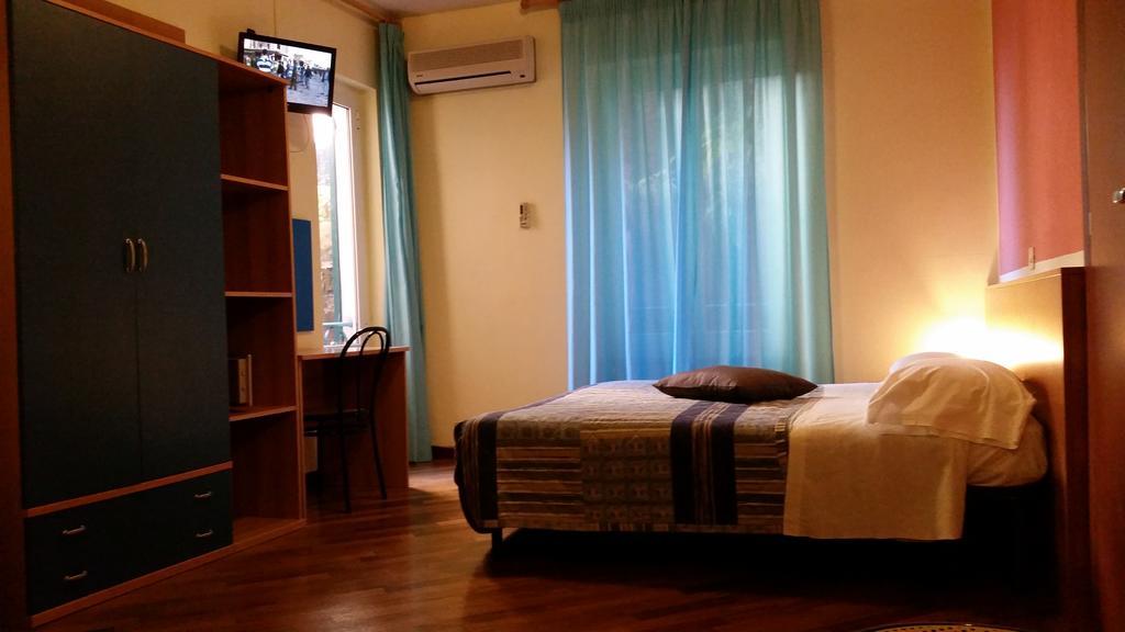 קמוגלי Augusta Albergo B&B מראה חיצוני תמונה