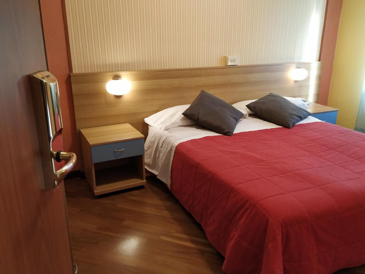 קמוגלי Augusta Albergo B&B מראה חיצוני תמונה