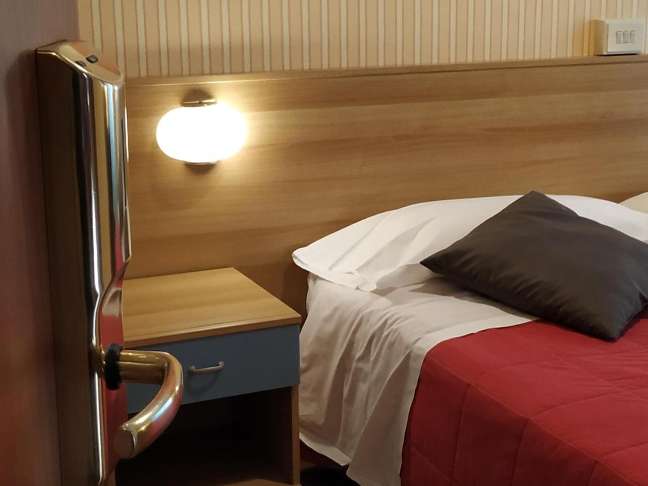 קמוגלי Augusta Albergo B&B מראה חיצוני תמונה