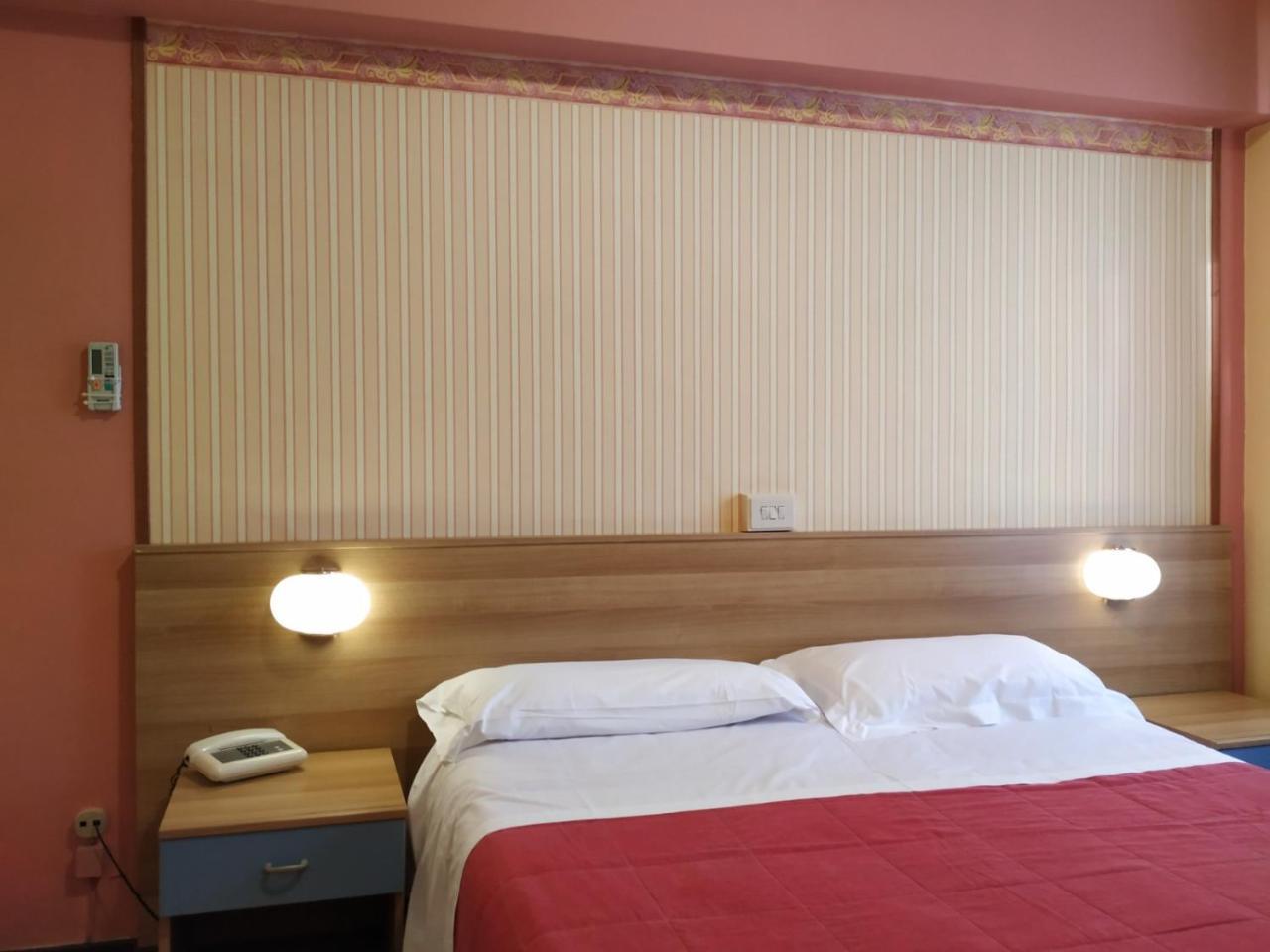 קמוגלי Augusta Albergo B&B מראה חיצוני תמונה