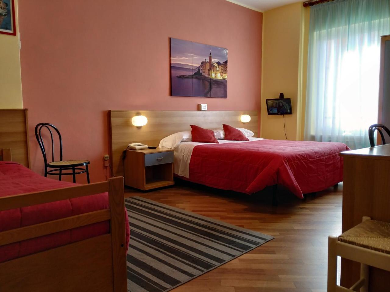 קמוגלי Augusta Albergo B&B מראה חיצוני תמונה